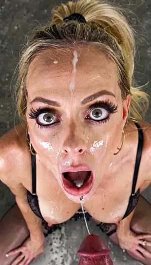 A wasted 저녁 : 48 세의 극적인 메이크업 유적 milf