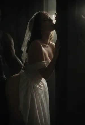 Moonlit ecstasy: Siyah odada bir gece