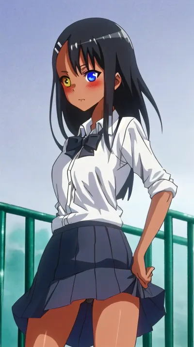 En un mundo donde todos tienen cuerpos perfectos, hay una chica que destaca. Tiene heterocromía, lo que significa que sus ojos son colores diferentes. Su cabello está oscuro y a menudo lo lleva en un bollo encima de su cabeza. Ella
