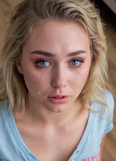 L'étudiante, avec des larmes coulant sur son visage, s'agenouille sur le plancher de la salle de classe devant le bureau de l'enseignant. Ses yeux étaient rouges et gonflés de pleurer, et son maquillage était baigné sur son visage. Elle portait une révélation