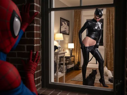 immeuble new yorkais, spiderman et catwoman, une fenêtre d'immeuble à l'intérieur d'un appartement coquet et et girly, détails naturels, au milieu de la pièce catwoman est de profil en train d'enlever son pantalon en latex avec ses 2 mains elle est debout penchée légèrement en avant cambrée jambes tendues le pantalon au niveau des cuisses les yeux tournés vers le sol elle regarde un chat par terre, visage de catwoman réaliste, net, le soir tombe l'appartement est éclairé par des lampes dans la pièce quelques chats vivent dans la pièce, au premier plan on distingue une partie de spiderman portant son masque il est accroché au mur extérieur de l'immeuble new yorkais en briques avec ses mains qui collent à la paroi il penche la tête pour regarder discrètement à l'intérieur de l'appartement, prise de vue de l'extérieur de l'immeuble vue de la pièce au travers de la fenêtre