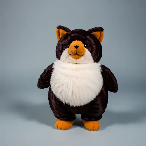 Мол был немного пушистой игрушкой со многими пушистыми игрушками. Он любил играть со своими друзьями и исследовать мир вокруг него. Однажды он нашел фотографию странного существа, которое выглядело как он. Он был рад видеть