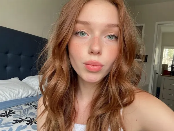 selfie photo. one woman in photo.

adorable 20 year old ginger with long wavy messy hair, freckles, huge green eyes, duck face, taking selfie.

Bedroom, daytime, amateur photo