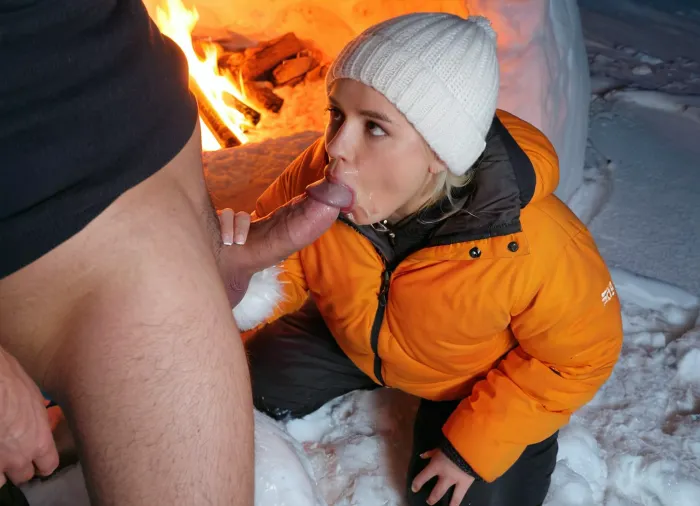 Una intimidad tranquila: una escena fotorrealista de 4k de pasión dentro de un igloo